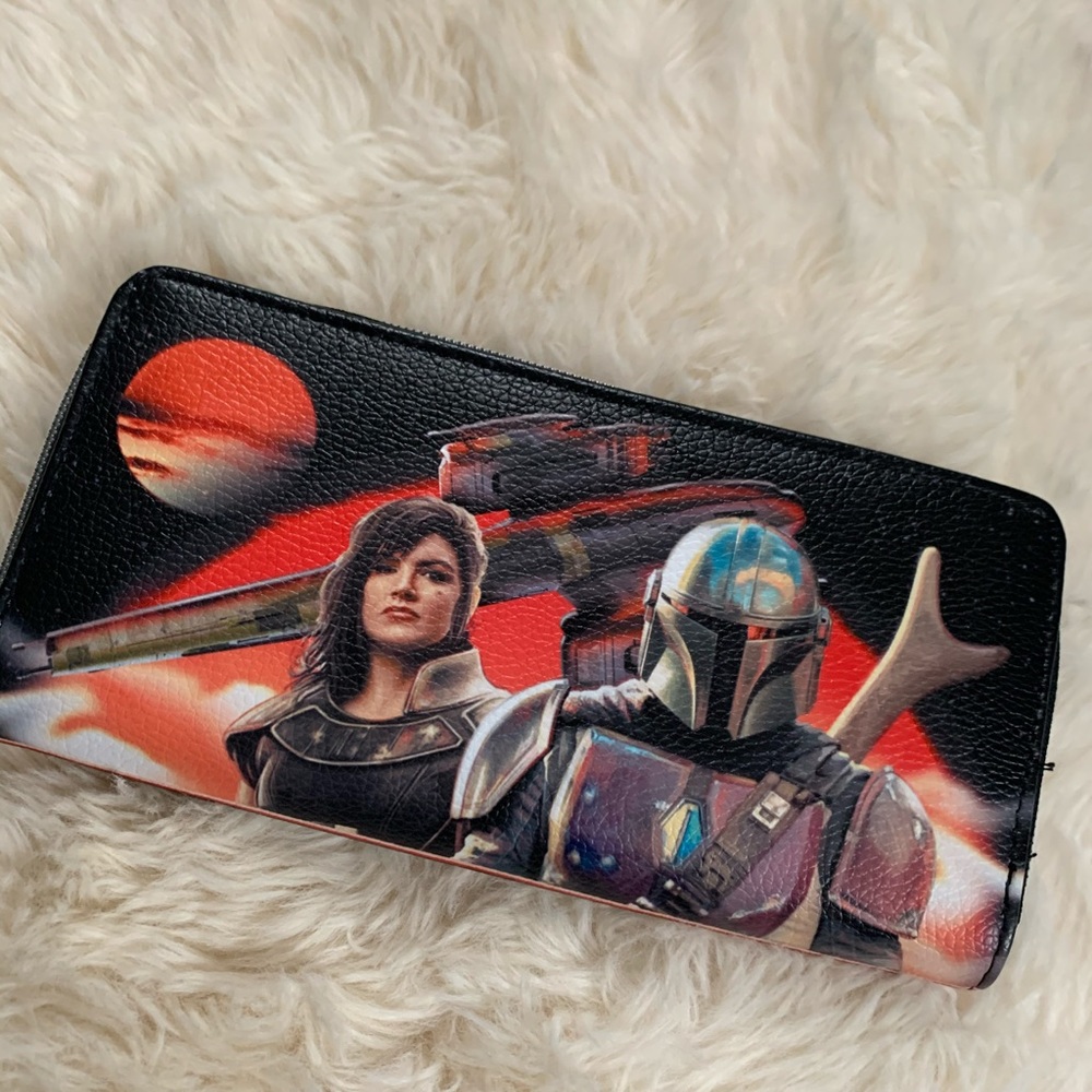 Star Wars: The Mandalorian Zip-Around Wallet